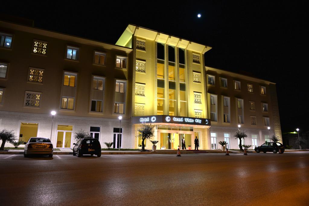 Grand White City Hotel Berat Exterior foto