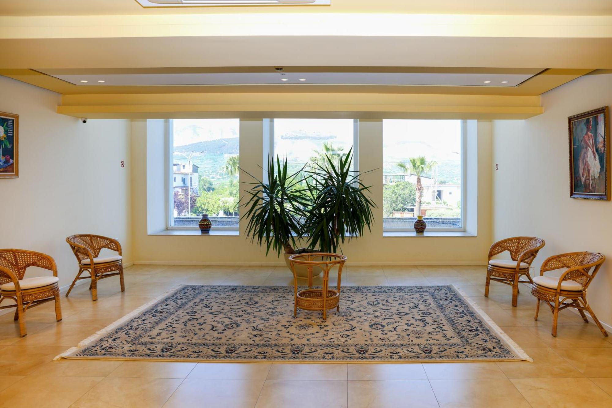 Grand White City Hotel Berat Exterior foto