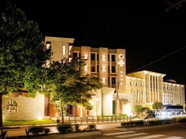 Grand White City Hotel Berat Exterior foto