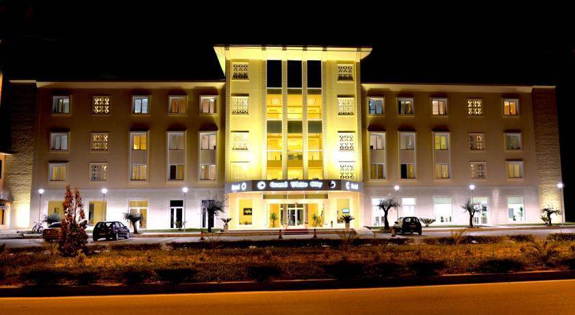 Grand White City Hotel Berat Exterior foto